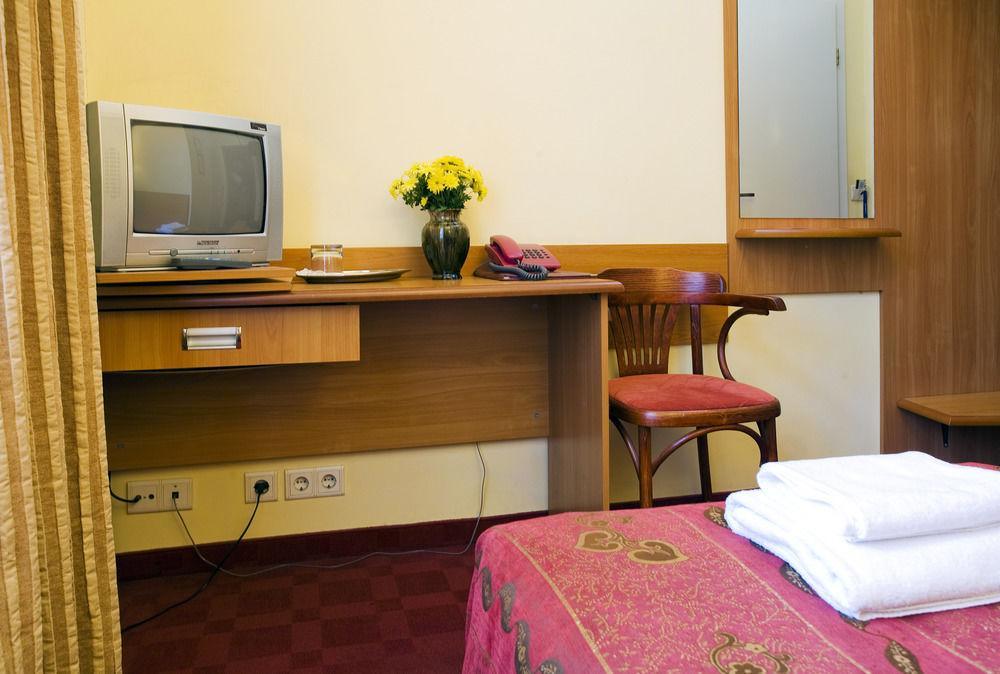 Irina Hotel รีกา ภายนอก รูปภาพ